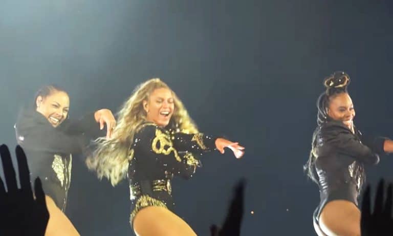 Watch Beyoncé Stop “Single Ladies” Performance For A Marriage Proposal