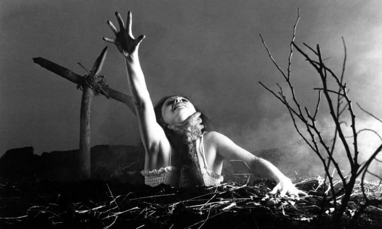 Perfect Drinks For These 5 Classic Horror Films