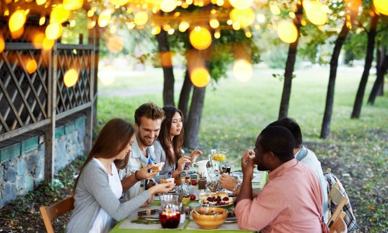 7 Things To Bring To A Friendsgiving If You’re At A Total Loss For Ideas