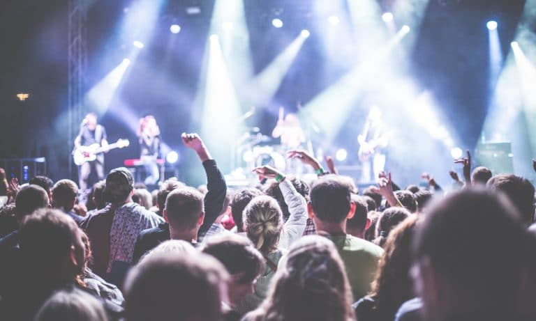 How To: 5 Tips To Celebrate But Not Puke On New Year’s Eve