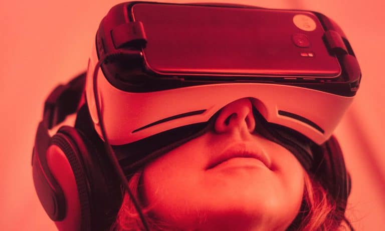 O-Cast: Long-Distance Oral Sex For Women Is Now A Thing