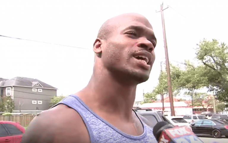 Reporter Doesn’t Recognize NFL Star Adrian Peterson in Interview