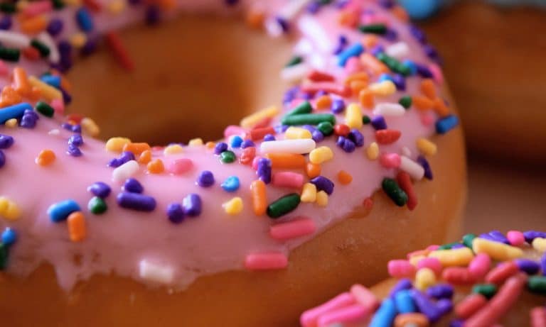 In Your Face Homer Simpson: Watch This Guy Eat 50 Doughnuts In 10 Minutes