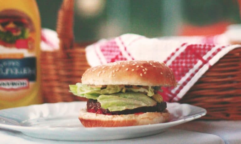 10 Essential Hacks You Need For The Perfect Spring Picnic