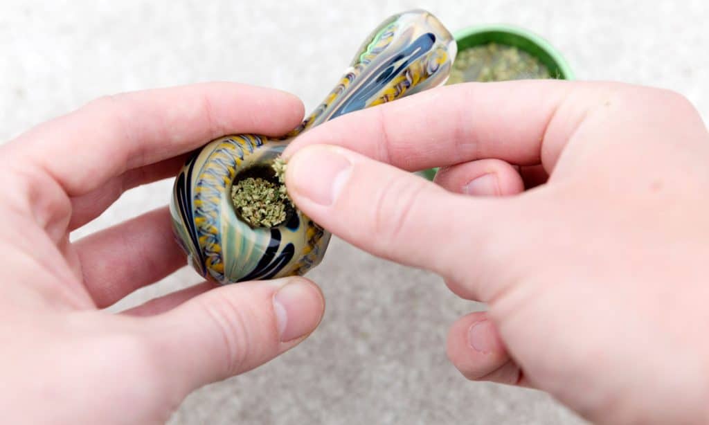 a simple guide to packing and smoking a bowl of marijuana