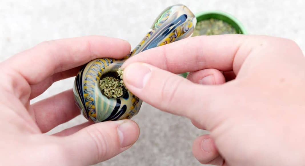 a simple guide to packing and smoking a bowl of marijuana