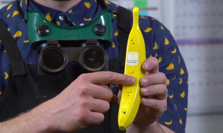 Someone Invented A Banana Phone For You Old School Internet Kids