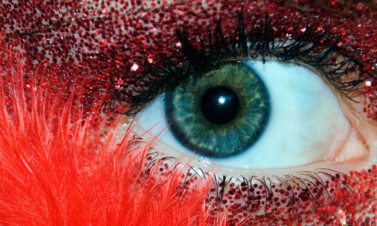 This Week’s Fresh Makeup Tutorials: Glitter Eyeshadow