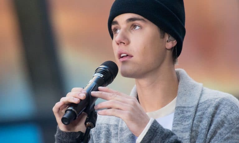Gossip: Justin Bieber And His ‘Spiritual Advisor’ Are Definitely Not Gay; Company Wants Employees To Microchip Their Hands