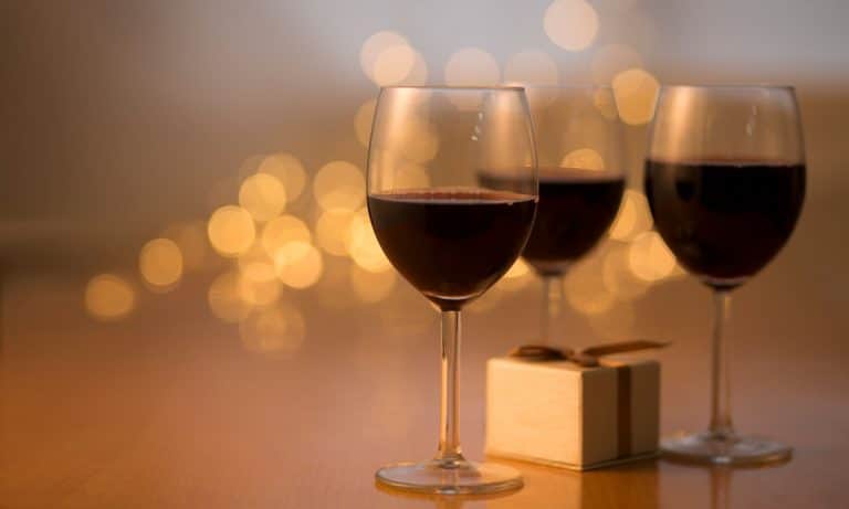 How To Choose The Perfect Wine For A Wedding Present
