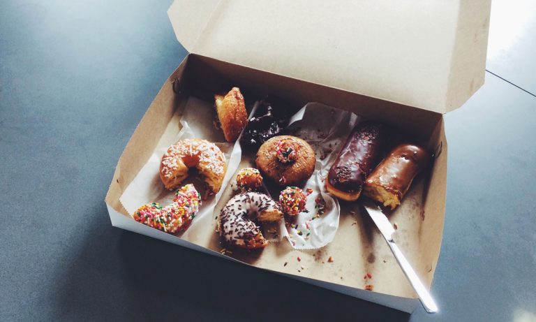 Watch This Guy Fail Miserably At Trying To Feed Cops Doughnuts