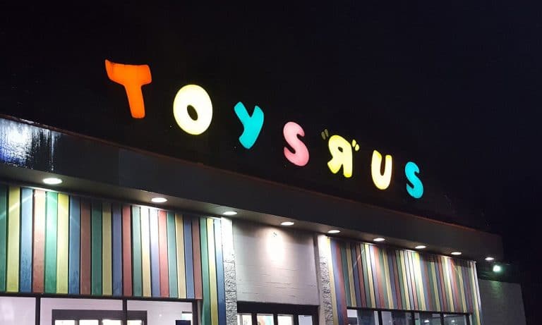 Gossip: Toys R Us Files For Chapter 11 Bankruptcy; MAKEOVER …… Julia Roberts Has Been Giving Herself A Bit Of A Makeover