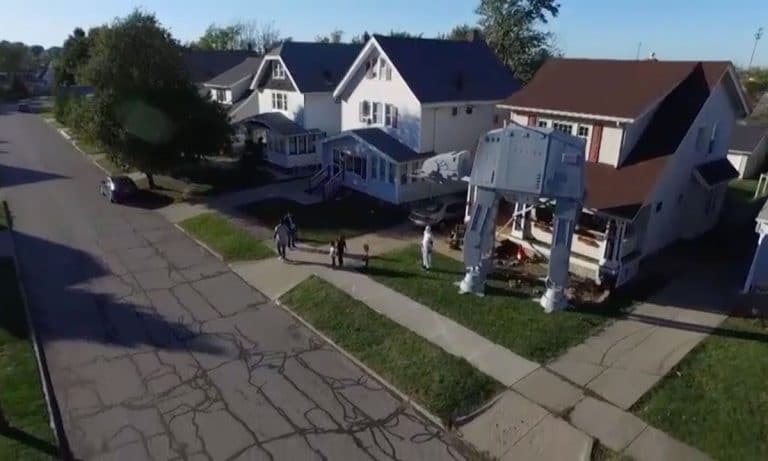 This Guy’s Enormous ‘Star Wars’ Yard Display Is Winning Halloween