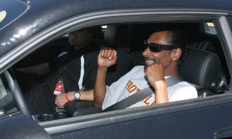 That Time Snoop Dogg And Willie Nelson Exchanged Christmas Presents