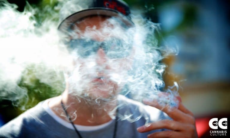 5 Easy Tips That Will Keep You From Smelling Like Weed
