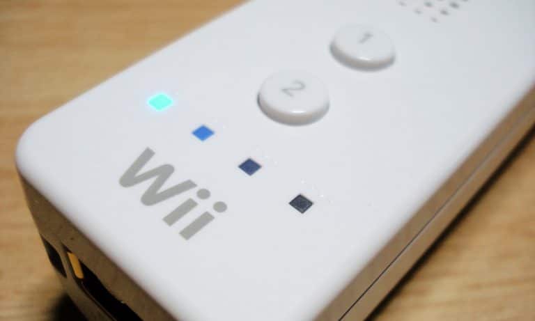 Watch This Woman Convince Partygoers To Vape From Wii Remote