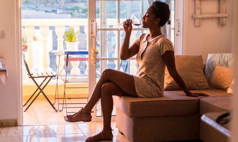5 Things Your Daily Wine Habit Does To Your Body