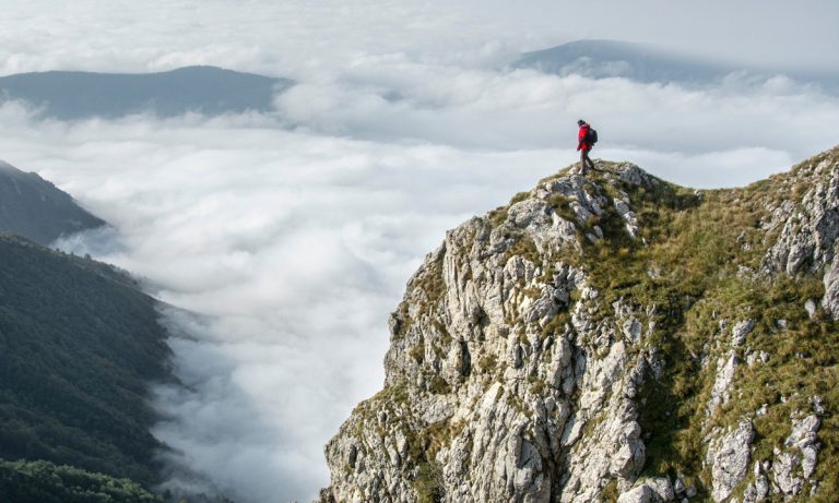 6 Must-Have Hiking Apps For Outdoor Adventures