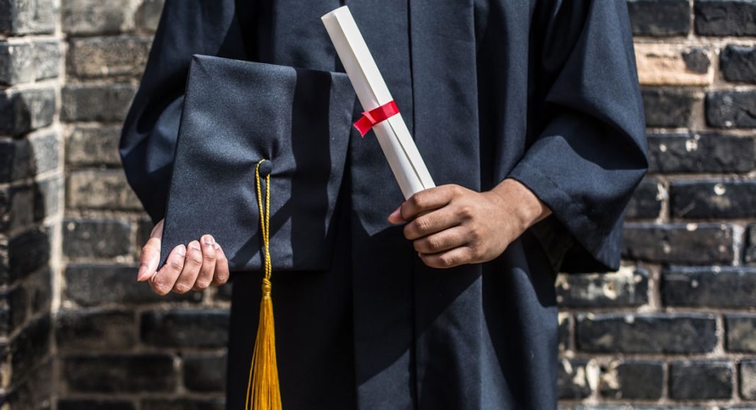 4 Ways To Make Your Graduation Photos Stand Out