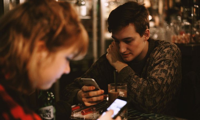 ‘Phubbing’ Is A Thing And You’re Probably Guilty Of It
