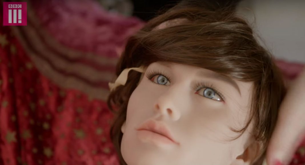 Sex Doll Reviewer Tests Male Sex Doll And By Replacing It's Penis