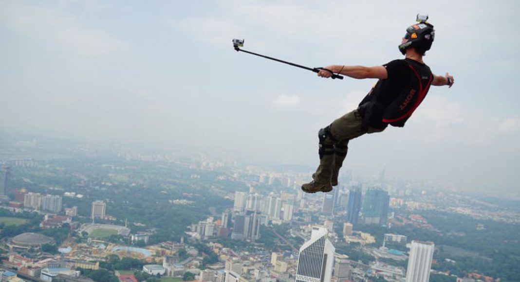 People Risking Their Lives For The Perfect Selfie