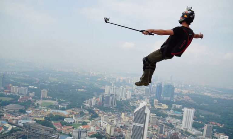 People Risking Their Lives For The Perfect Selfie