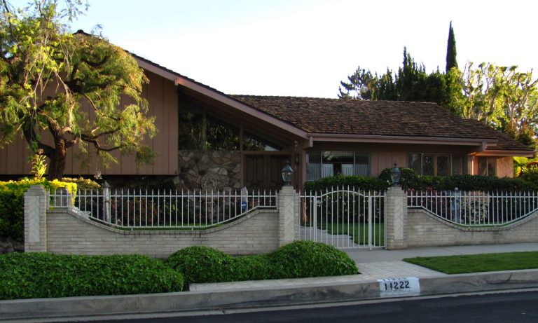 Here’s The Story Of Why The Iconic ‘Brady Bunch’ House May Be Destroyed