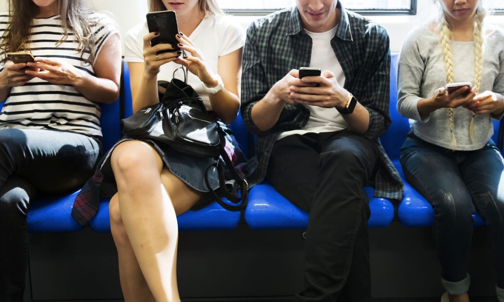 Checking emails during commute should count as part of the working day