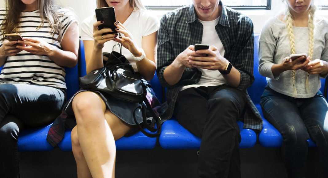 Checking emails during commute should count as part of the working day