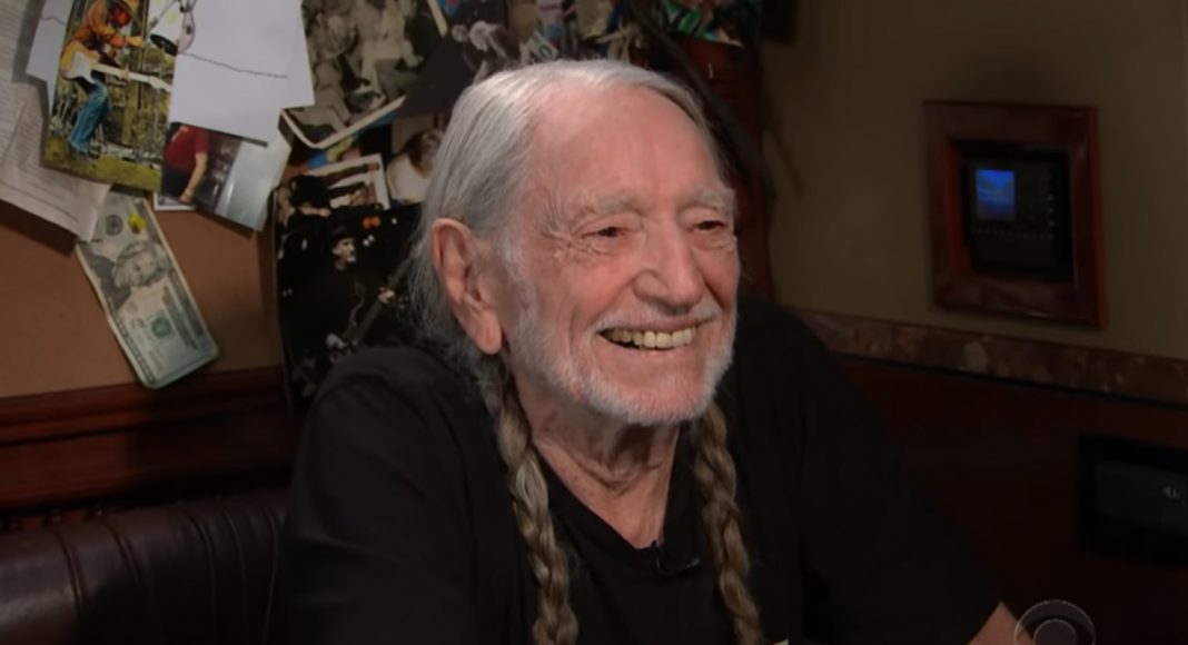 Willie Nelson Wants To Smoke Weed With Trump And Putin