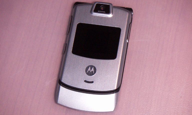 Gen Z Teens Are Ditching Their Smartphones For Flip Phones