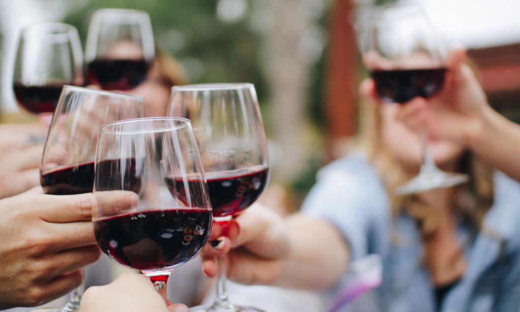 moderate wine drinkers are healthier reveals harvard study