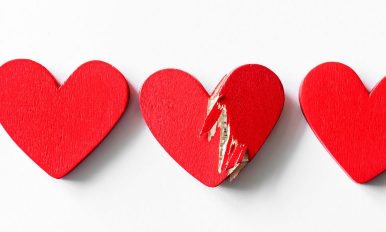 5 Dating Red Flags To Watch For According To Divorce Lawyers