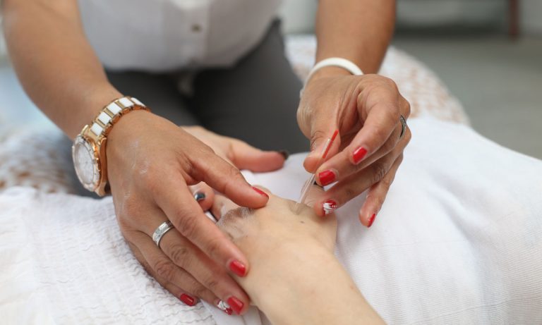 Meghan Markle’s Natural Birth Plan Includes A Doula And An Acupuncture Regimen