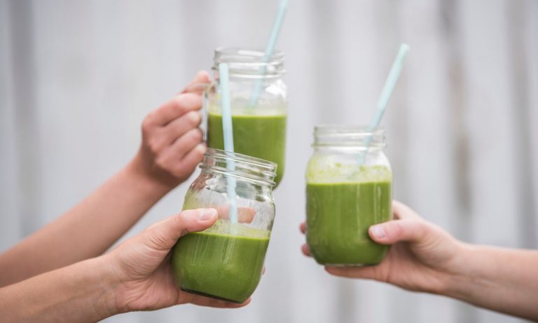 4 Delicious CBD Smoothie Recipes To Blend Up This Week