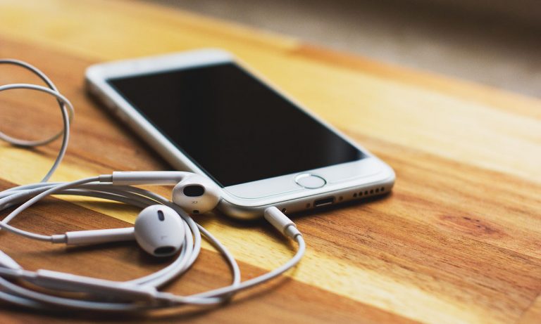 How To Fall Asleep Listening To Your iPhone Without Draining The Battery