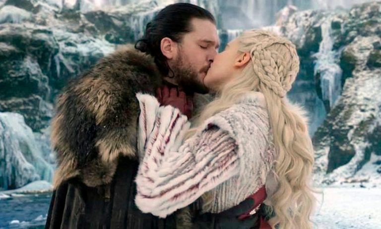 Kit Harington Says Kissing Co-Star Emilia Clarke Was ‘Odd’; Kristen Bell Brings The Fire For Icy ‘Game Of Thrones’ Costume