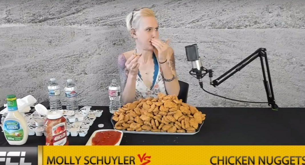 Watch This Tiny Woman Crush 360 Chicken Nuggets And Put 4 ...