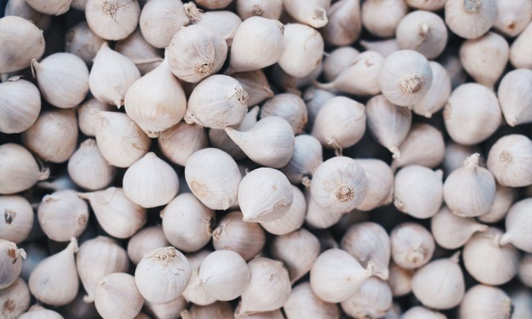 Women Are Treating Their Vaginal Infections With Garlic