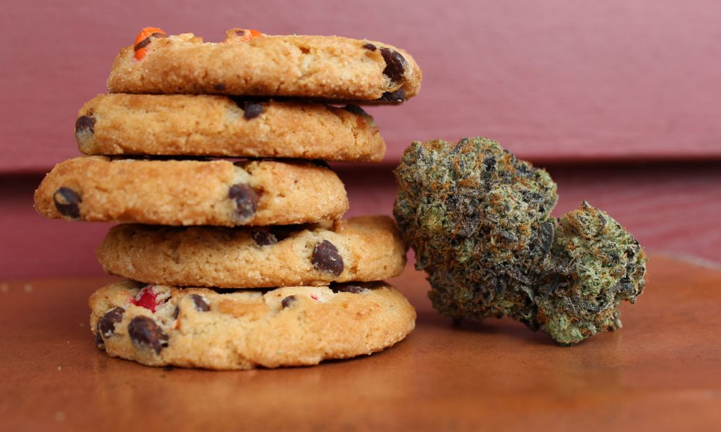 5 Differences Between Cannabis Edibles and Flowers