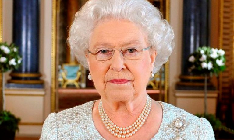 Queen Elizabeth Is The Sweetest Great Grandma; Natalie Portman Announced As Female Thor