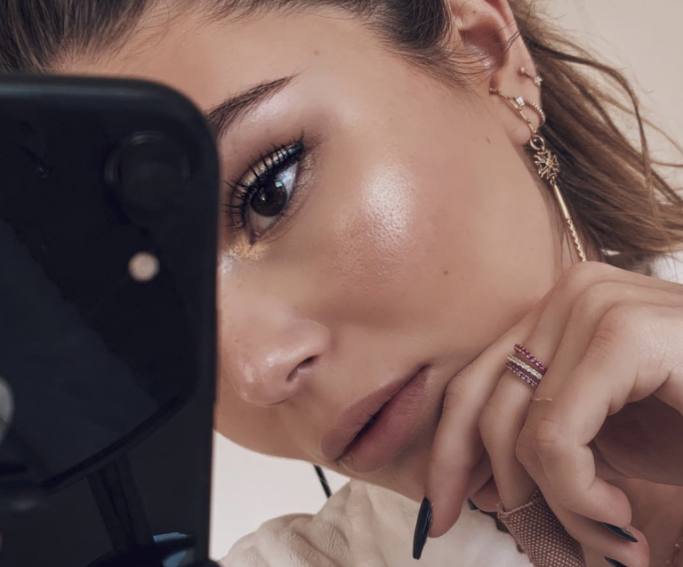 Olivia Jade Flips Off Tabloids Claiming She’s Dropping Out Of USC; Meghan & Harry Are Annoying Friends With Their PDA