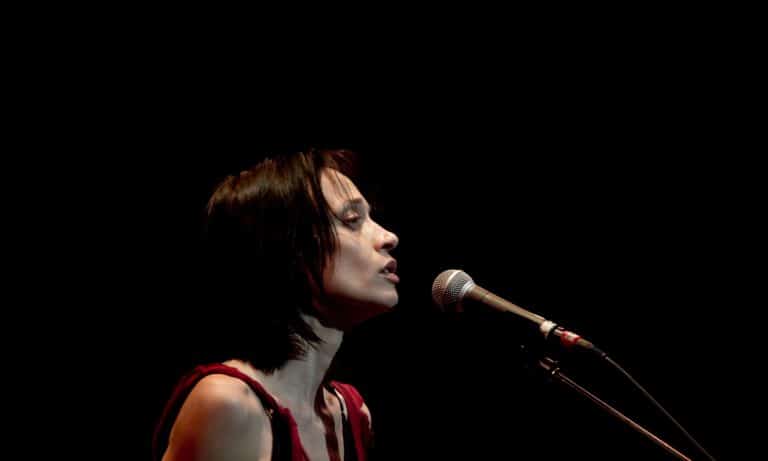 Fiona Apple Smokes A Ton Of Marijuana To Cure Her Insomnia