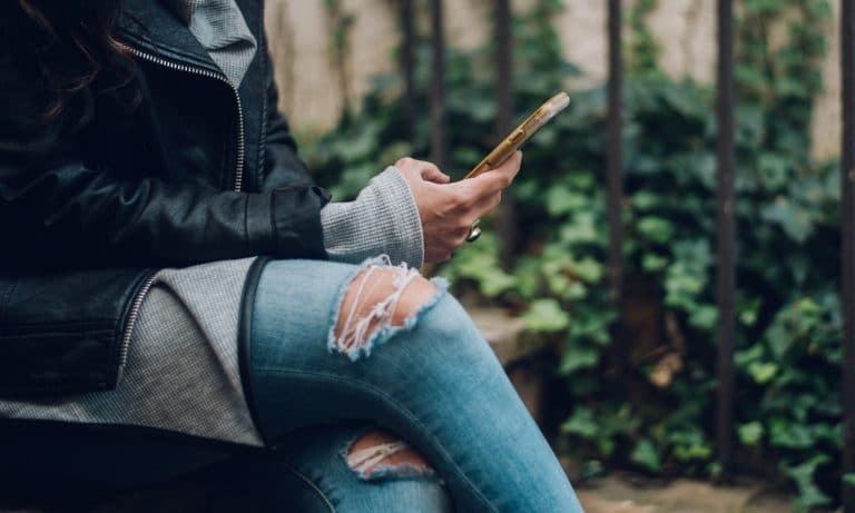 Study Explains Why So Many Guys Send Unsolicited Dick Pics