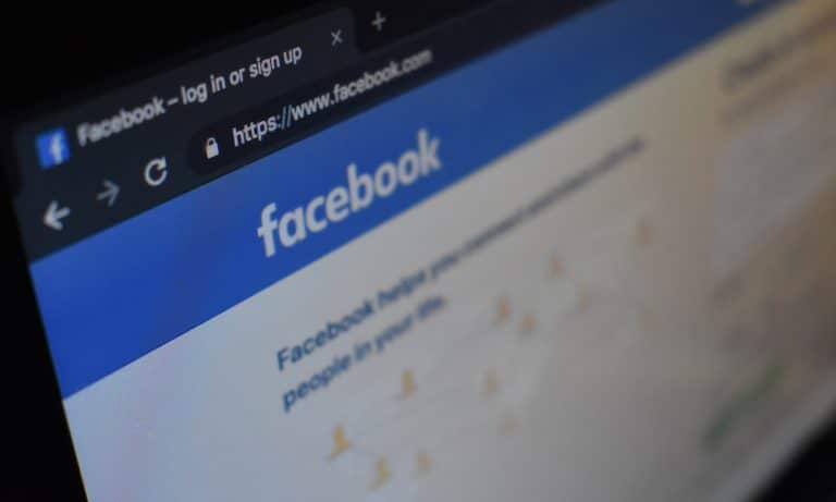 Facebook Drops Exclusive App For Couples