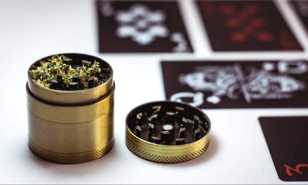 WeedWeek – Cannabis Accessories: 16 Must-Have Smoking Accessories