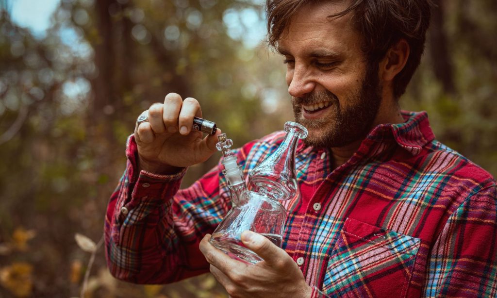 How to smoke marijuana without rolling a joint