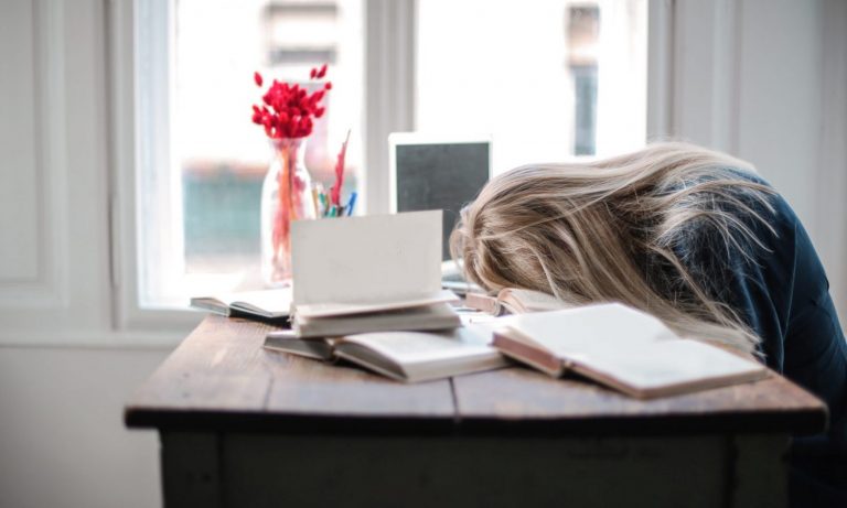 These People Increase Their  Risk Of Dementia By Sleeping Too Little
