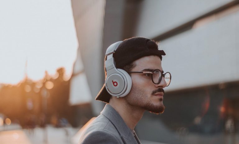 5 Best Apps To Find Audiobooks